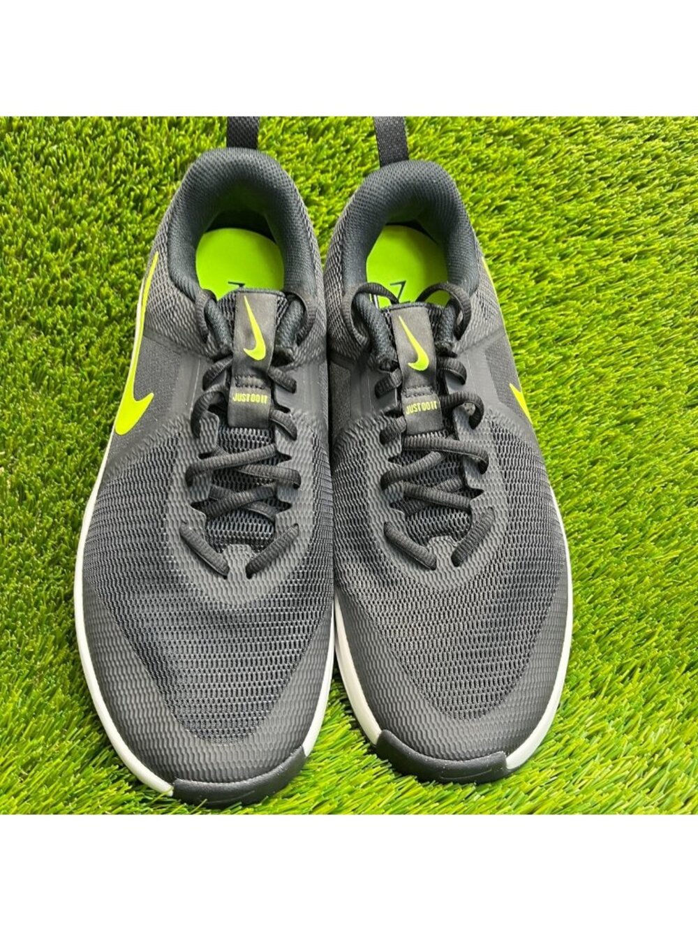Nike MC Trainer 3 Mens Size 11.5 Black Volt Running Training Shoes Sneakers - Picture 5 of 10